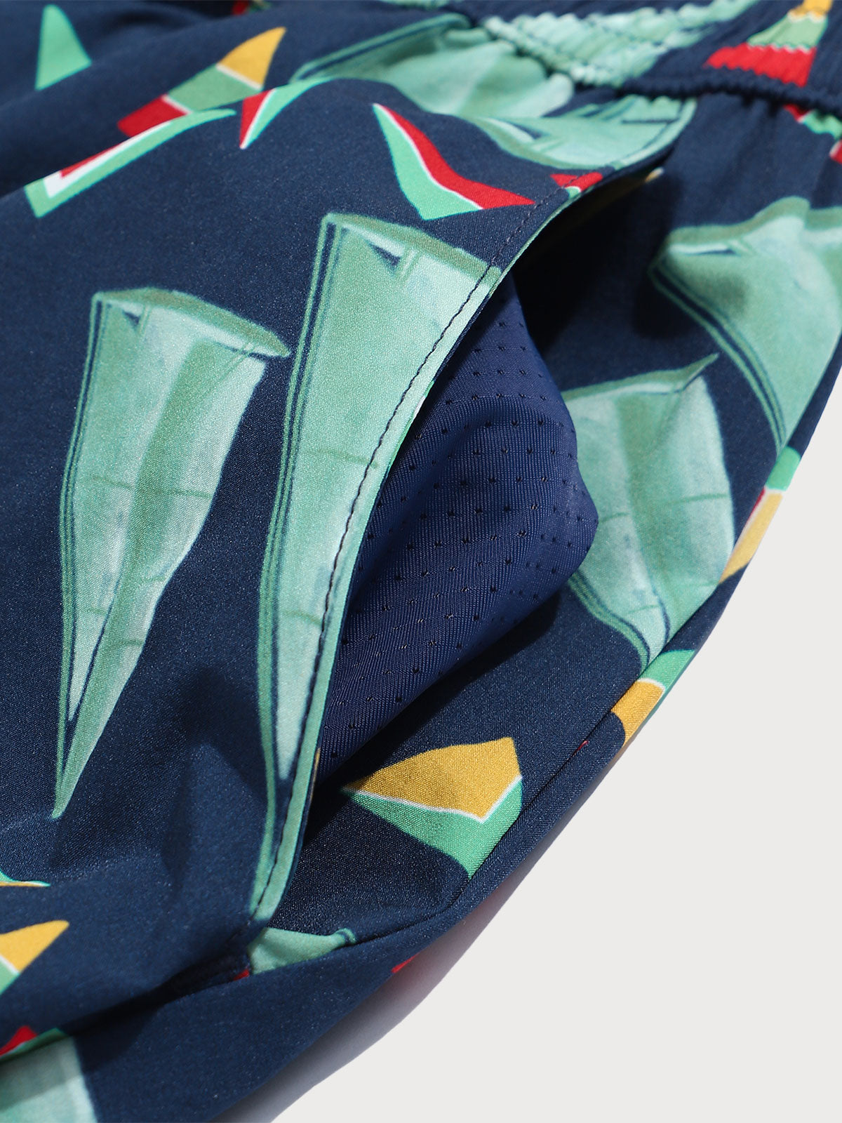 Navy Sailing Triangle Beach Men's 7" Swimming Trunks