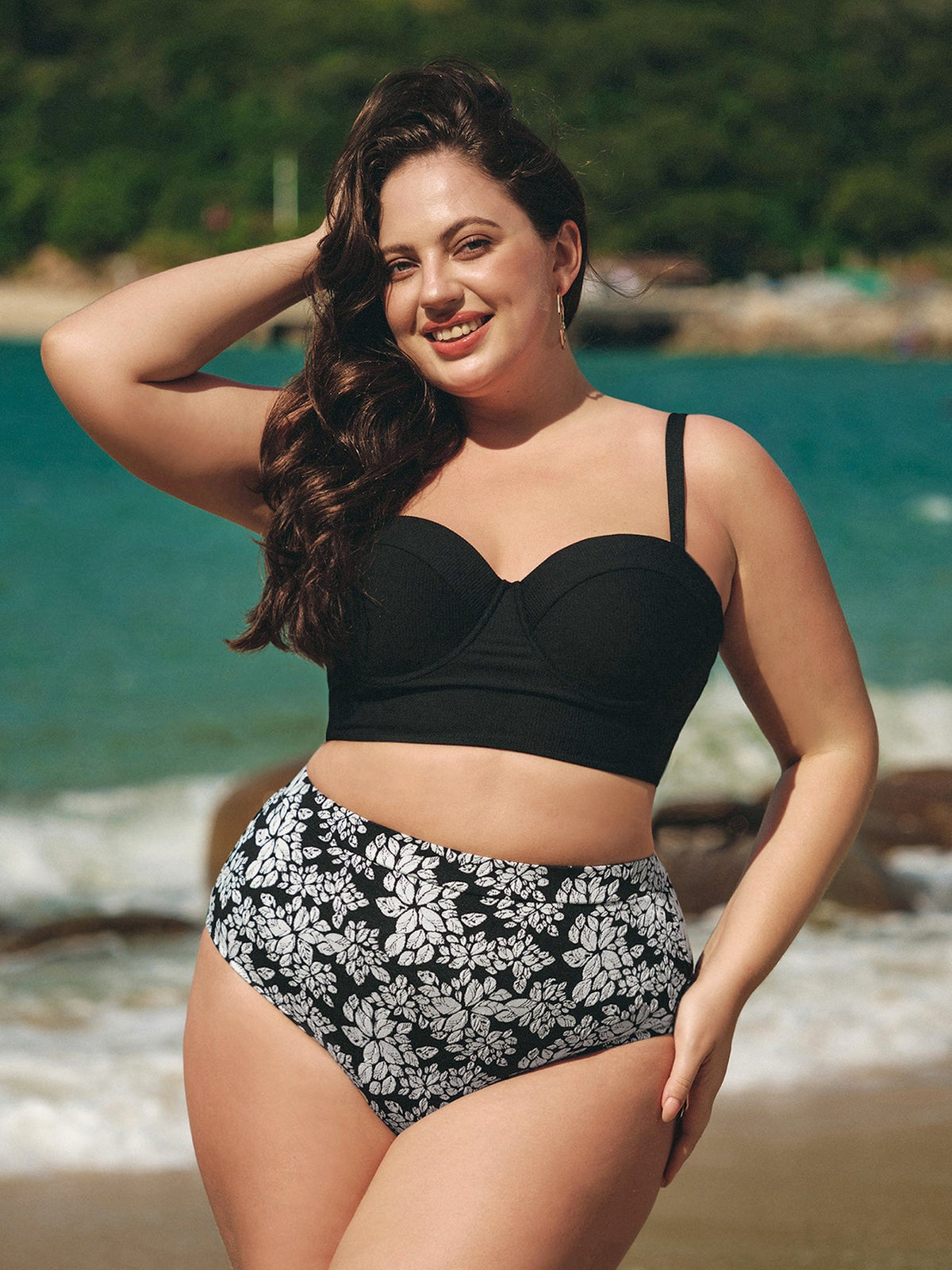 Black Underwire Strappy Plus Size Bikini Top