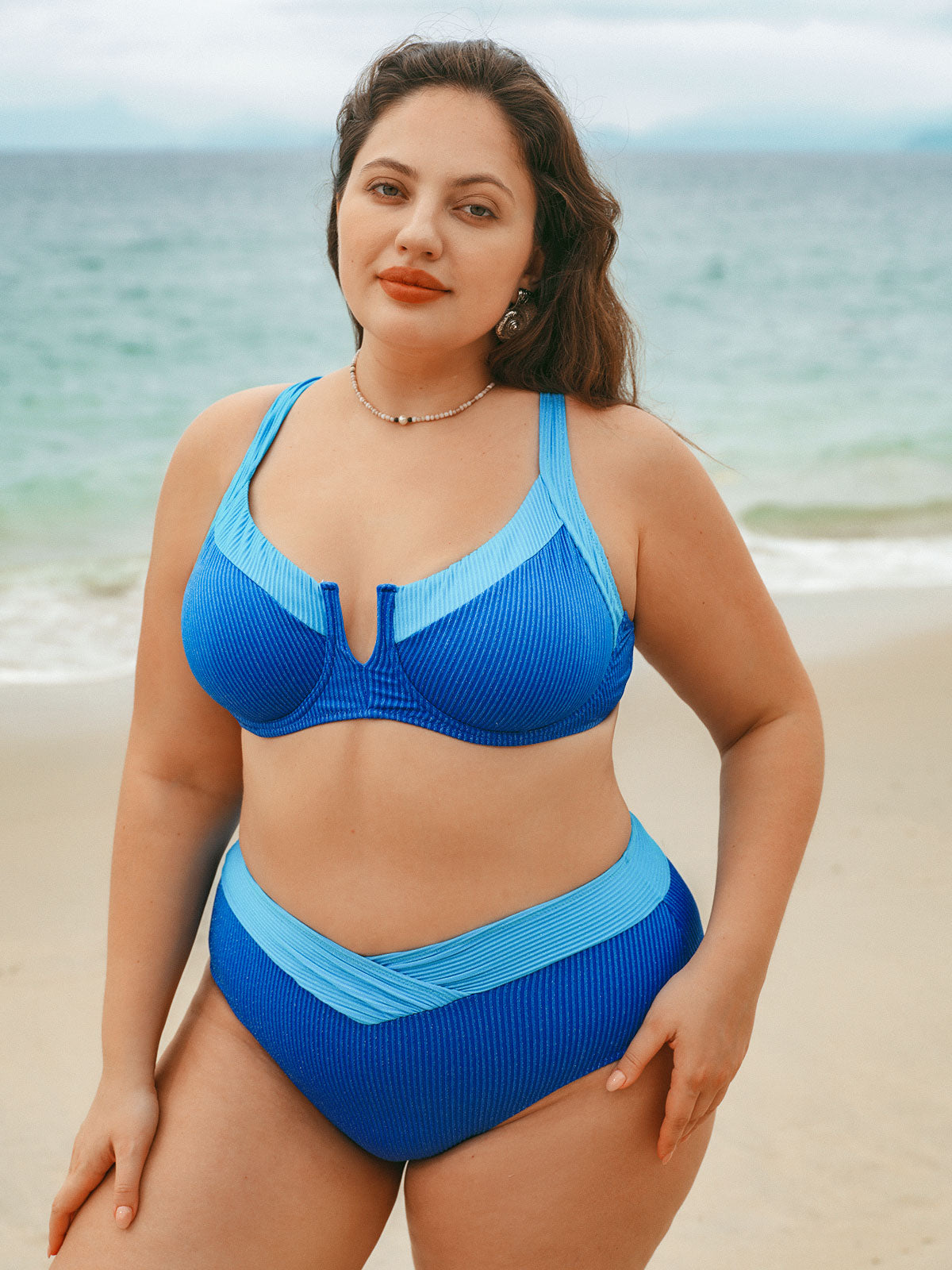 Blue Contrast V-Notch Plus Size Bikini Top