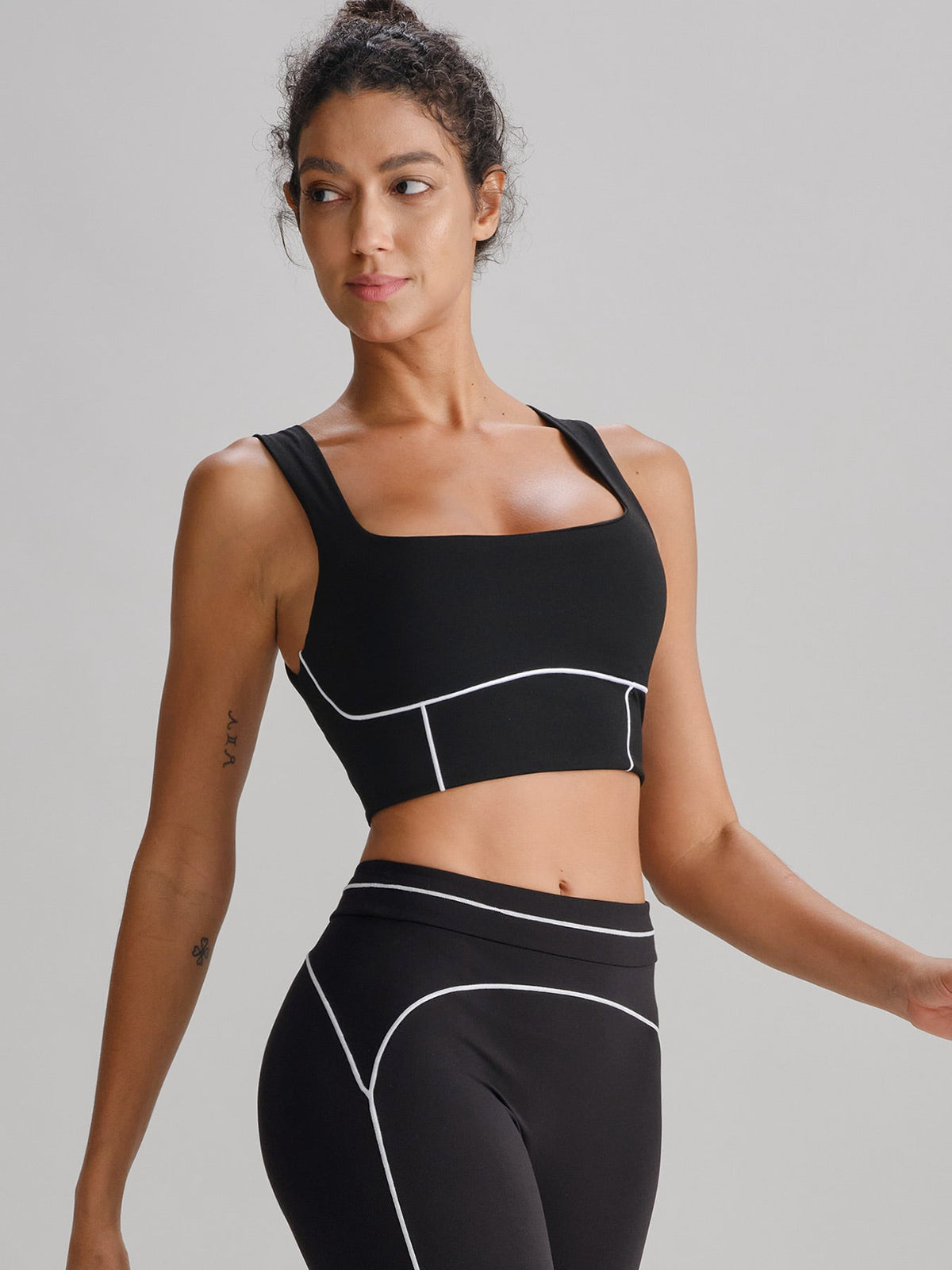 Black Square Neck Contrast Trim Sports Bra