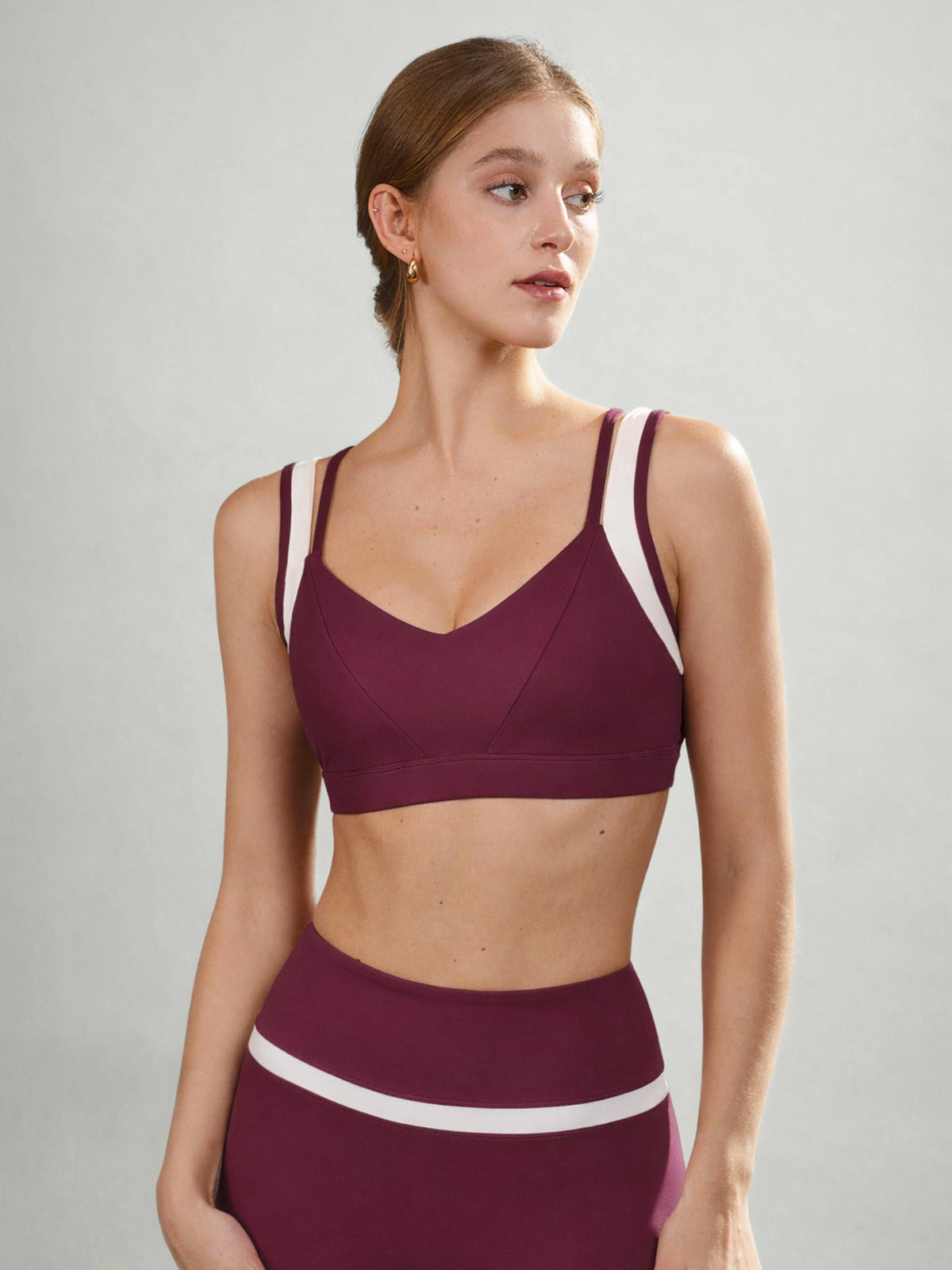 Red Contrast  V Neck Sports Bra——Light Support